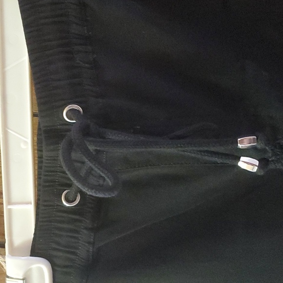 NWOT Venus Black Size Large Drawstring Waist Capri Pants - Picture 3 of 6
